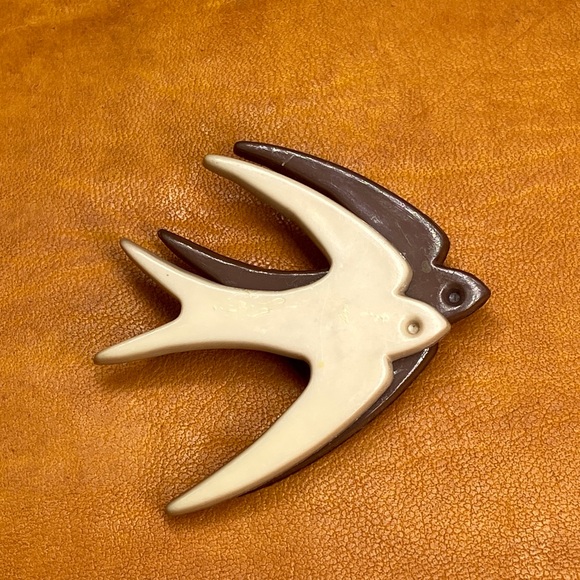 Vintage Celluloid Love Birds Swallows Brooch Pin - Picture 14 of 14